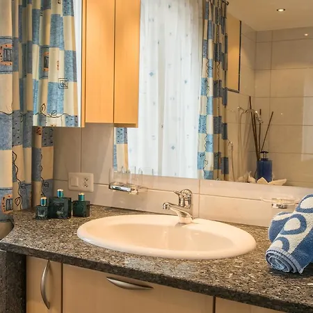 Haus Am Brunnen 아파트 *