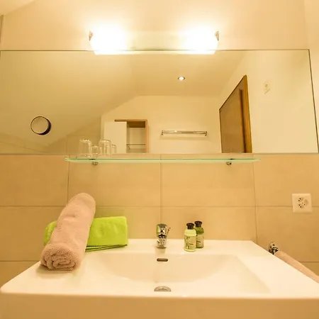 Haus Am Brunnen شقة سامنون